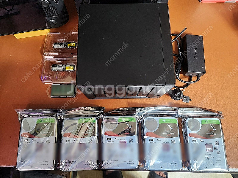 시놀로지DS1520+ 아이언울프프로70TB+램6G+M....--1