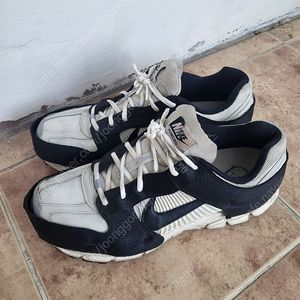 나이키 줌 보메로5 울프그레이앤블랙 290 범메로