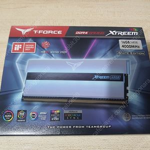 팀그룹 T-Force DDR4-4000 CL18 XTREEM ARGB 화이트 16GB(8Gx2)팝니다.