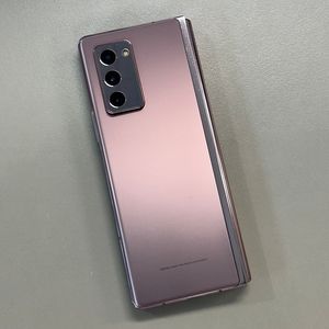 갤럭시Z폴드2 브론즈색상 256용량 상태좋은단말기 미파손 동일기종대비 가성비 꿀매물 20만 판매합니다