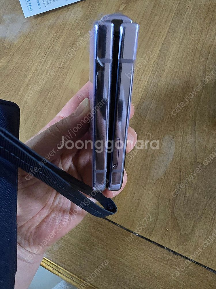 갤럭시z플립4 센터 액정, 테두리, 힌지 교체한 상태좋...--2