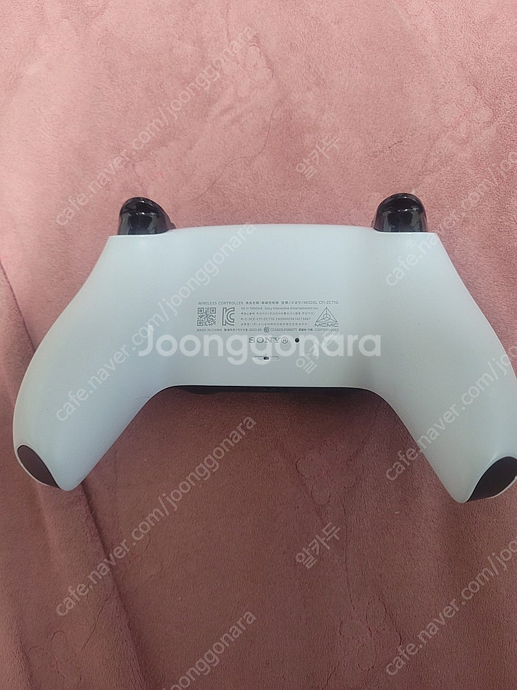 ps5 듀얼센스 화이트 팝니다--1