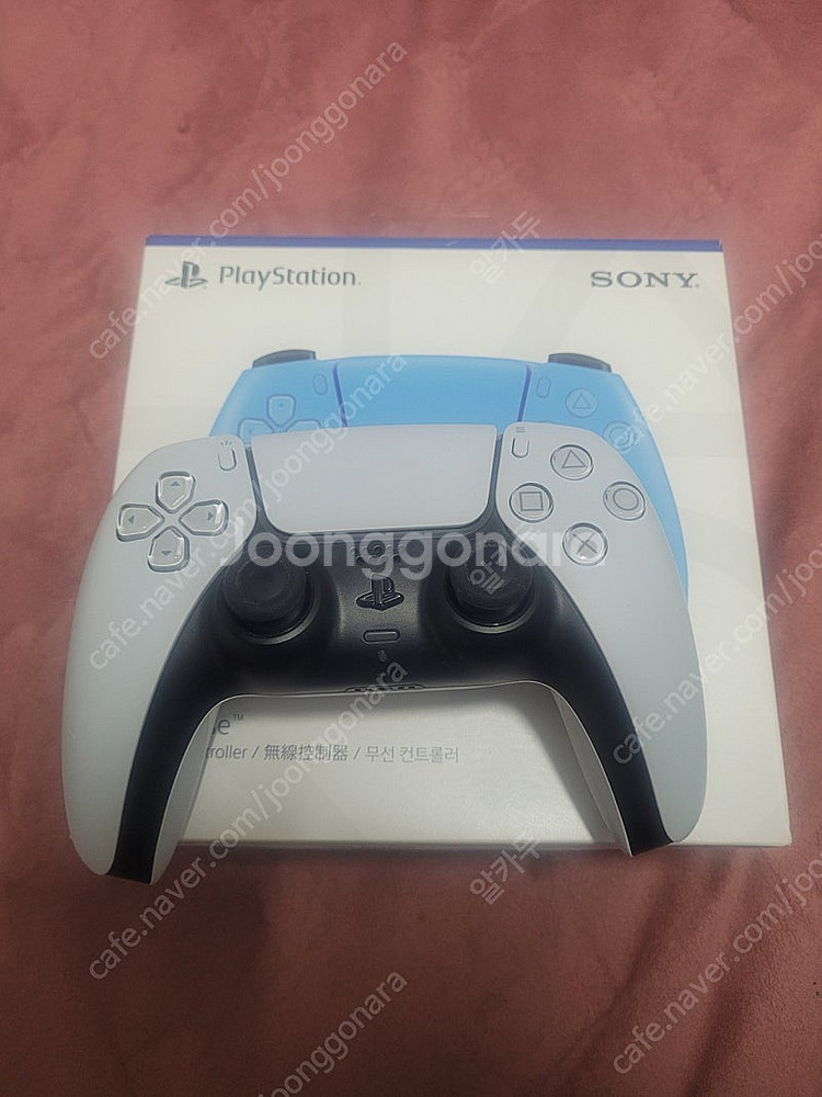 ps5 듀얼센스 화이트 팝니다--2