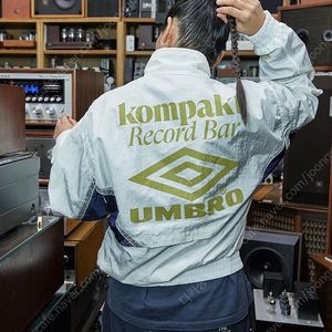 엄브로 x kbr 우븐 집업 트랙탑 100 L