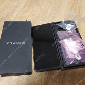 lg v60 듀얼스크린 + 젠더 3개 판매합니다.