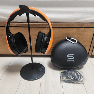 소울루다크리스 SL300 유선 헤드폰 팝니다(충전지 포함)
