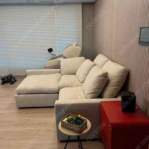까사미아 캄포 슬림 4인소파 아이보리 (24년 1월 구매, 털빠짐 무상 서비스 기간 남음)