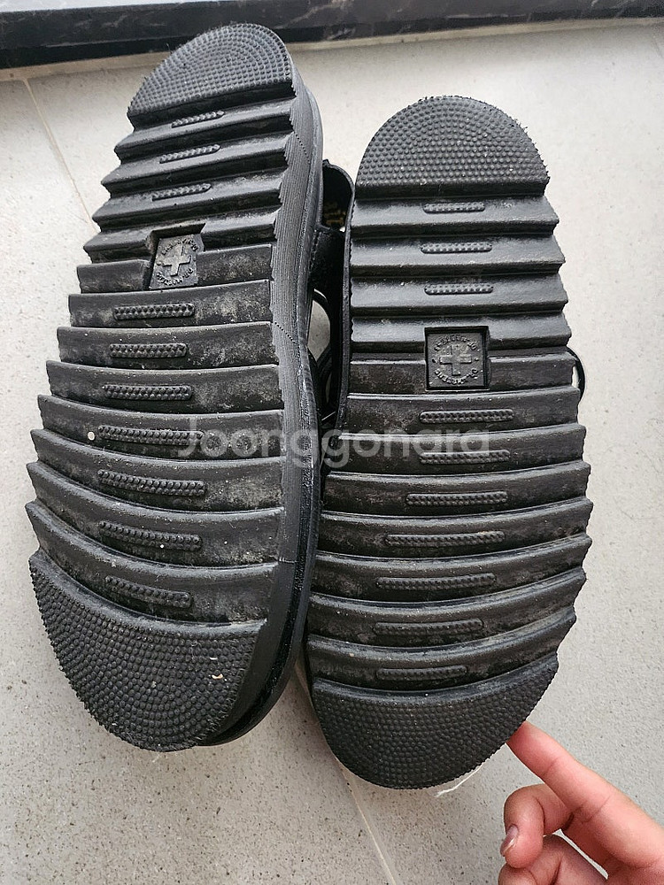 닥터마틴 나틸라 블랙 240사이즈--0