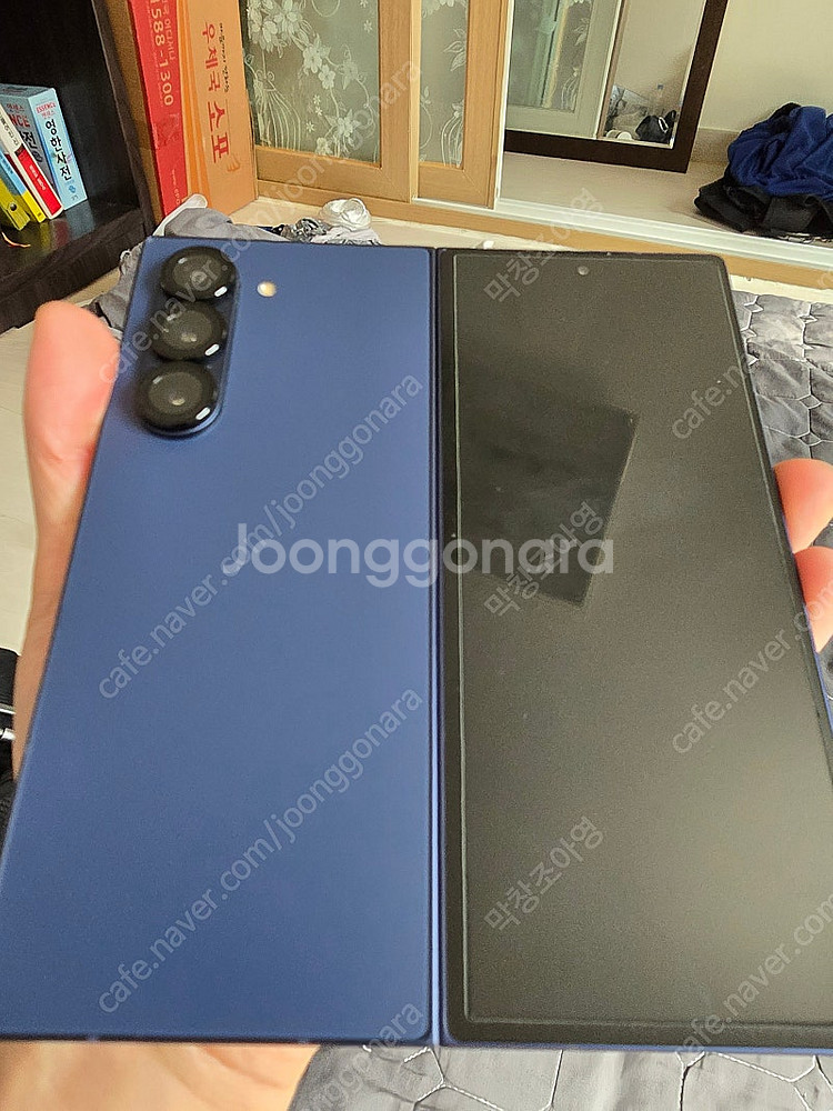 갤럭시 Z 폴드6 네이비 256gb A급 판매합니다.--2