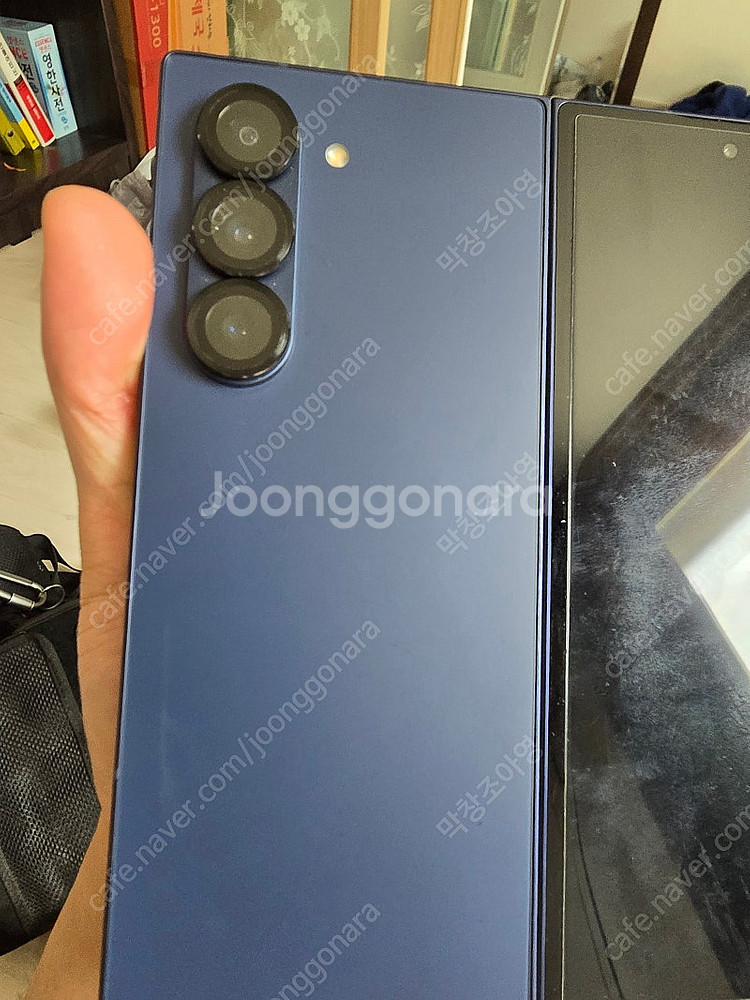 갤럭시 Z 폴드6 네이비 256gb A급 판매합니다.--3