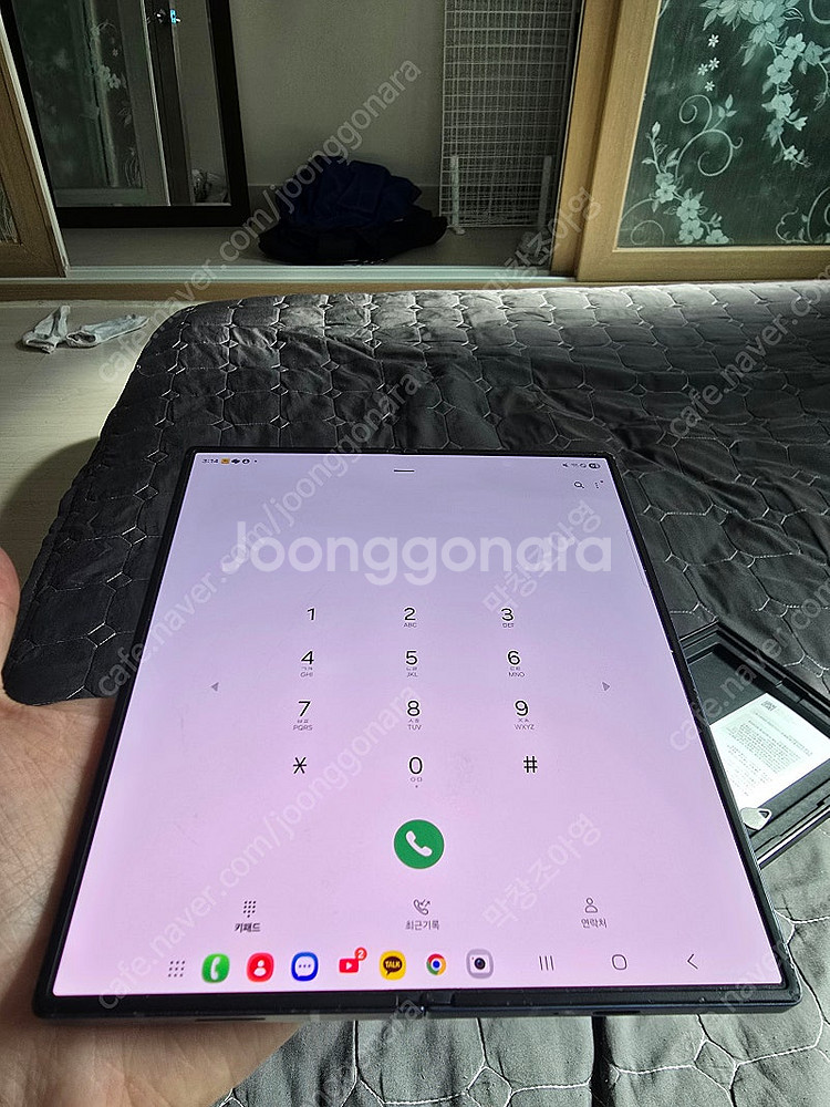갤럭시 Z 폴드6 네이비 256gb A급 판매합니다.--4