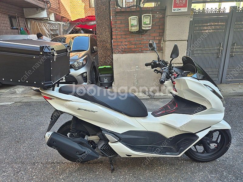 혼다 PCX125 신차급 22년식 무사고 9천키로--0