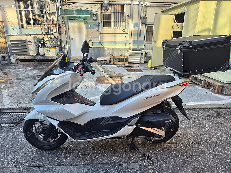 혼다 PCX125 신차급 22년식 무사고 9천키로--1