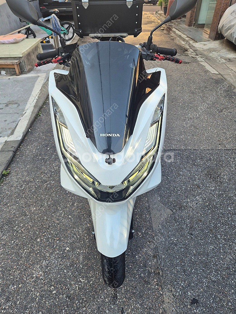 혼다 PCX125 신차급 22년식 무사고 9천키로--2