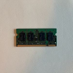 [팝니다] Samsung 1Gb 2R X 16 PC2 6400S 666 12 A3 M470T2864QZ3 CF7 삼성 삼숭 노트북 메모리 램 렘