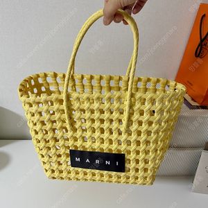 랑방 티셔츠, 셀린느 슬랙스, 마인 니트, 스탠드오일 숄더백, 마르니 뜨개가방, 마르니 청바지