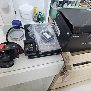 후지필름 카메라 x100v 블랙 (4200컷) 팝니다
