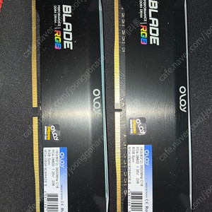 컴퓨터 업글해서 램 8기가 짜리 2개 팝니다 (oloy ddr4 3600 cl18)