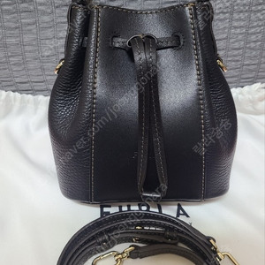급처))) furla 훌라 미니 버킷 팝니다