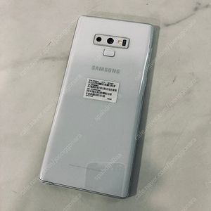 갤럭시 노트9 화이트 128기가 외관깔끔! 6만원 판매합니다!