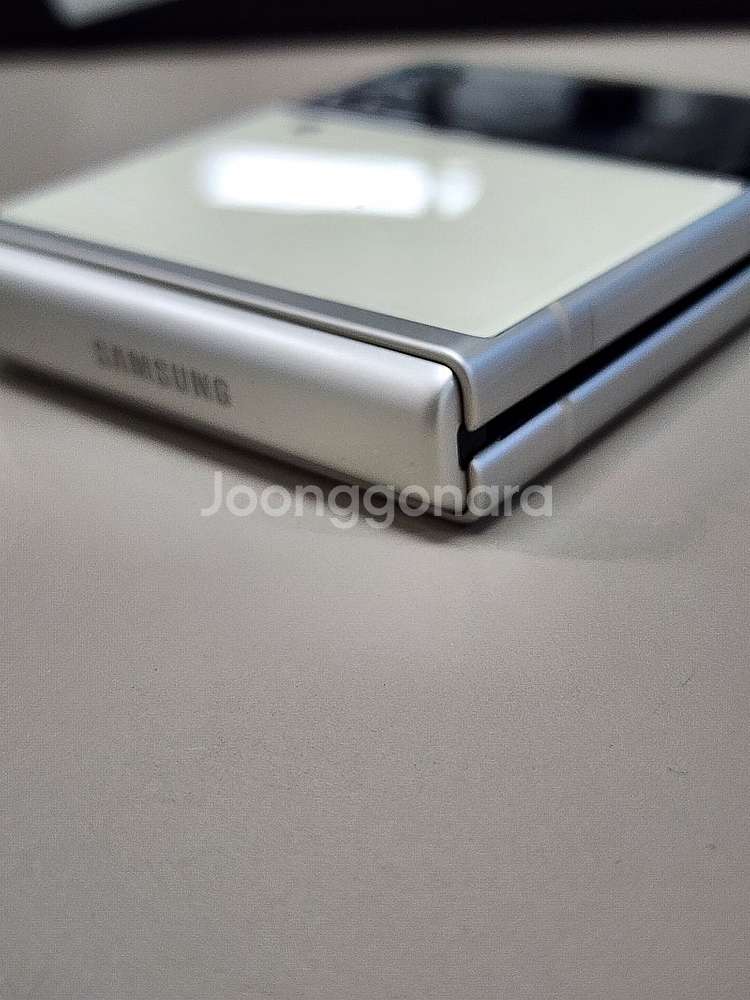 < 갤럭시 Z플립3 크림 256기가 무잔상 파손없는 가...--7