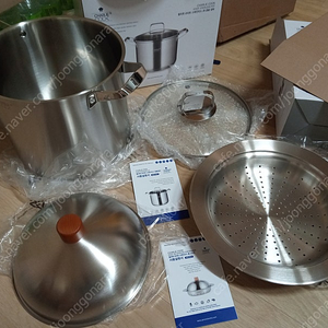 이사 정리 합니다.새 제품 스테인레스 곰솥 냄비와 돔 스티머 세트 택포함 29,000원.