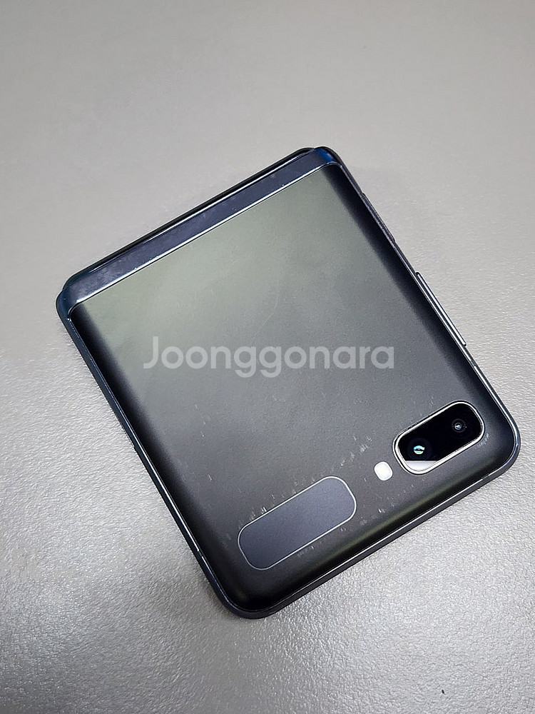< 갤럭시 플립2 그레이 256기가 파손없는 가성비단말...--0
