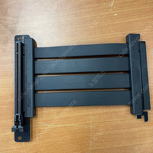 Phanteks VERTICAL GPU RISER EXTENDER PCIe 4.0 라이저 케이블 150mm (판매)