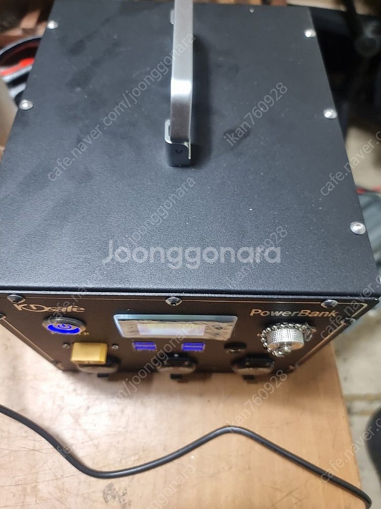 파워 뱅크 리튬이온 100A 판매합니다.--1