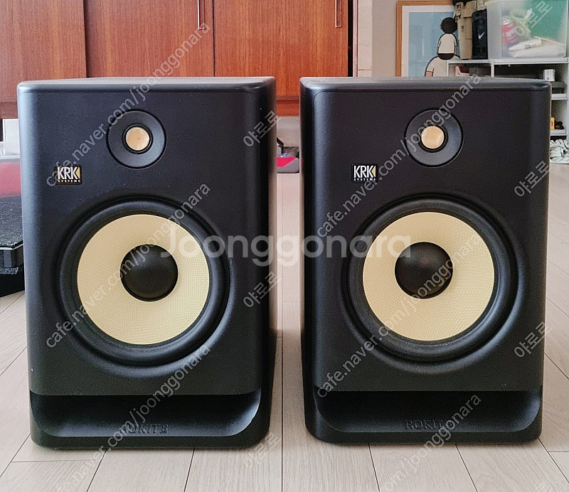 KRK ROKIT 8인치 팝니다.스피커 2개 + 받침판...--0