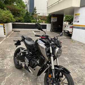 2018년 혼다CB125R 검정컬러 판매합니다.