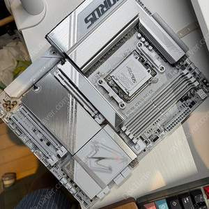 기가바이트 X870E 어로스 프로 아이스 (AORUS PRO ICE) 팝니다.