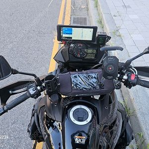 브이스트롬650xt 23년식 11,230km 검정/골드색