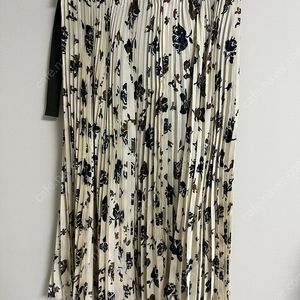 SACAI 사카이 플라워 플리츠 스커트