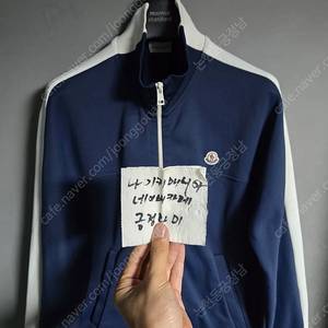 몽클레어 몽클레르 사이드 라인 로고 패치 트랙집업 자켓 XL사이즈 국내 100 ~ 105 정도 판매합니다!