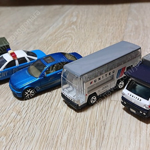 미니카 5대 (NYPD 경찰차, BMW 3, UNITED항공사 버스, 트럭, 험비)
