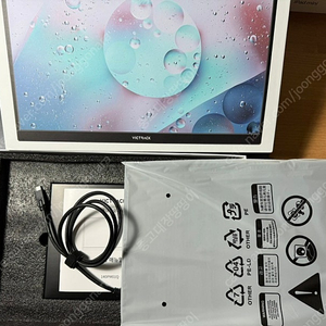 빅트랙 2.2K 휴대용 모니터 판매합니다