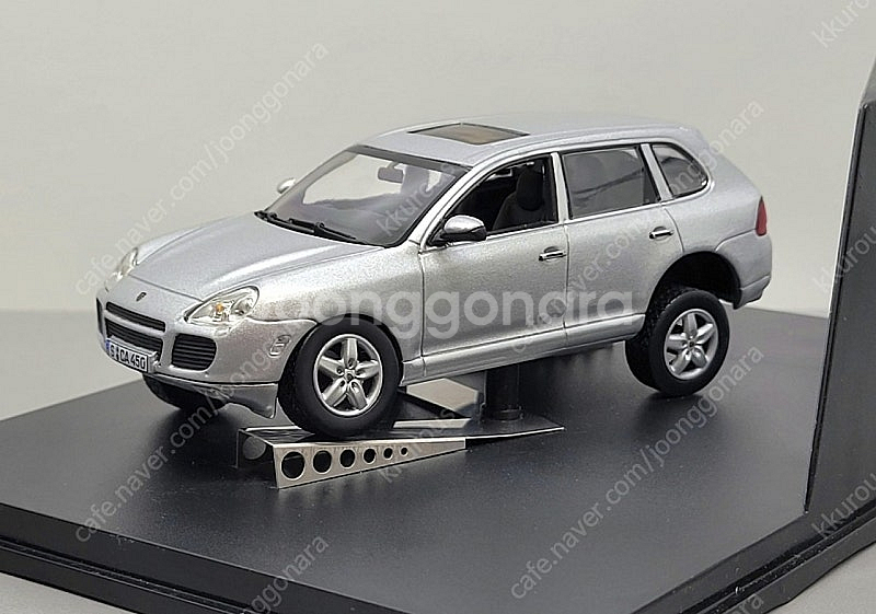 1:43 노레브 포르쉐 카이엔 터보 , 4WD 테스트 ...--3