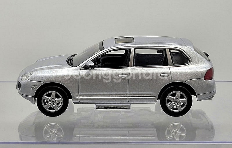 1:43 노레브 포르쉐 카이엔 터보 , 4WD 테스트 ...--5