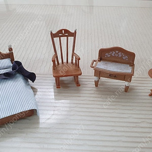 실바니안 플로라와 아기 로비의 베드룸세트