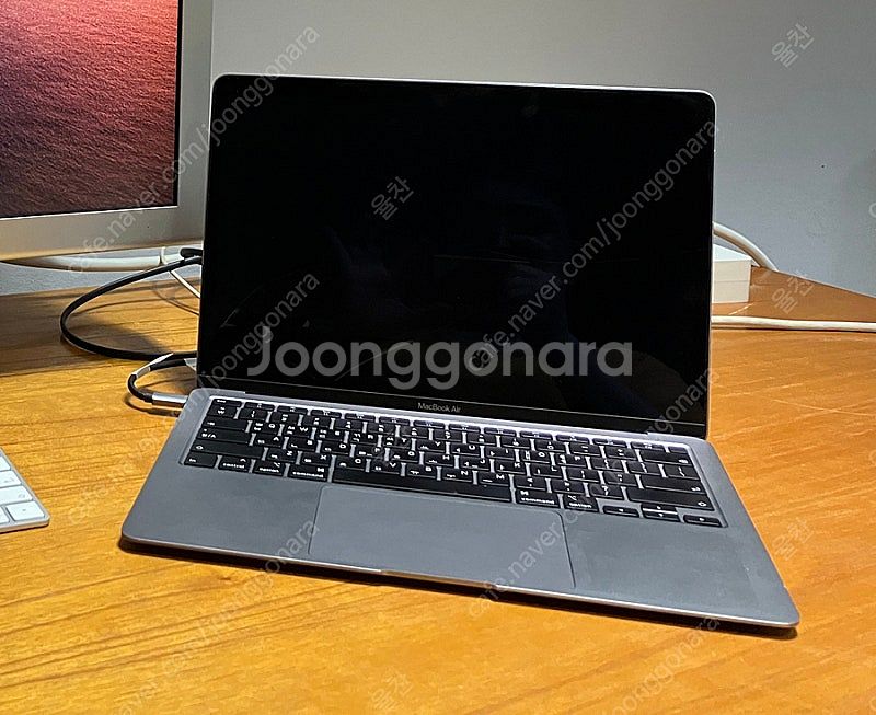 애플 맥북에어(A2179) 부팅가능, 액정 깨짐 팔아요--0