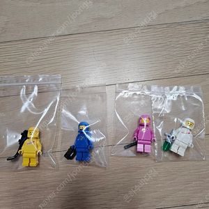 레고 우주인4명,파라디사2명,폴리백3개,시즌27 팝니다