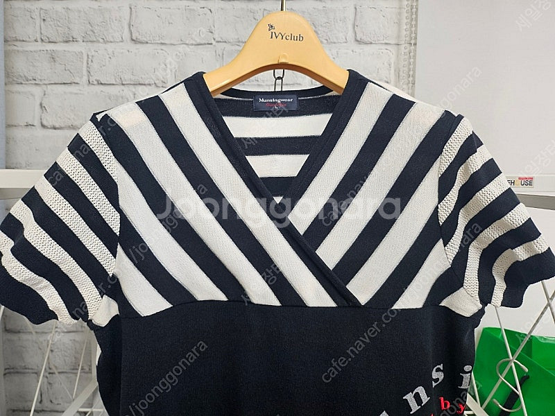 먼싱웨어 스트라이프 니트 여성 골프반팔티 (95사이즈66) WI43--3