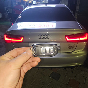 아우디 A3, A4, A6, Q5, Q7, e-트론 차량 스마트키 회로 침수 쇼트로 인한 먹통 수리 및 원상복구, 예비키 추가 제작