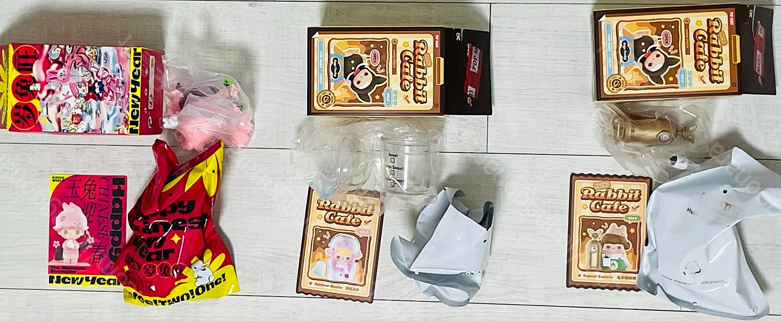 팝마트 해피 뉴 이어 산리오 디무 데이팅 환상 여행 스컬판다 푸키 래빗 카페 더쿠 뮤직 호텔 니나가와 미카 디무 어... 이미지