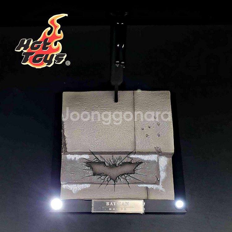 핫토이 다크나이트 배트맨 돌계단 디오라마 LED 스탠드...--2