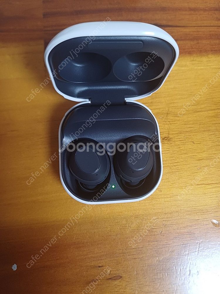 갤럭시 버즈 FE 그라파이트 색상 판매합니다--1