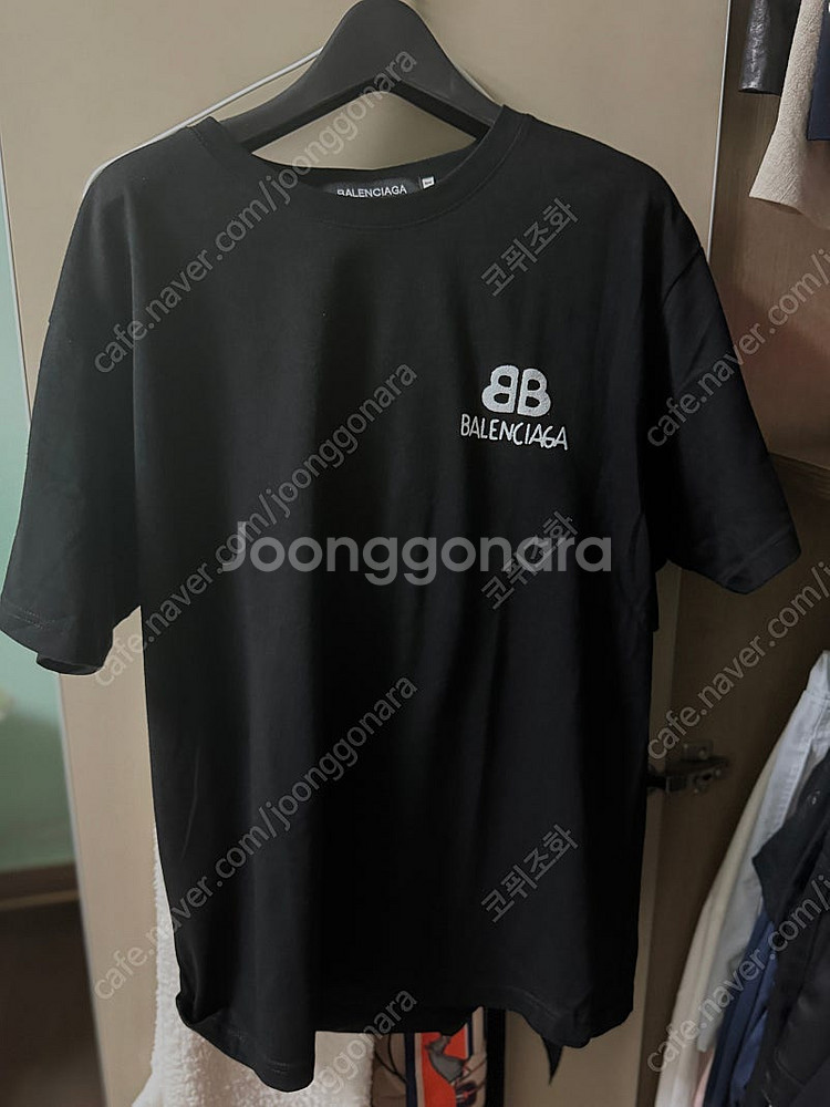 새상품 무료배송 급처 발렌시아가 반팔티 M 이만원--0