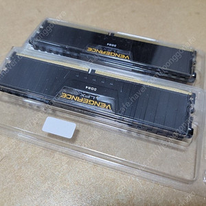 커세어 DDR4 고수율 튜닝램 벤젠스 LPX 32g(16gx2)듀얼셋 팝니다