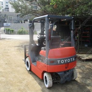 토요타 1.5톤 전동 지게차 7FB 2015년식 좌식 1.250만원